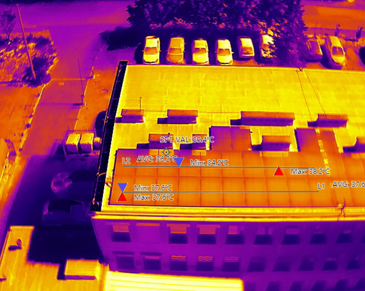 Przegląd paneli fotowoltaicznych dronem z termowizją